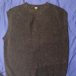 Uniqlo Men's Charcoal Crewneck Sweater Vest